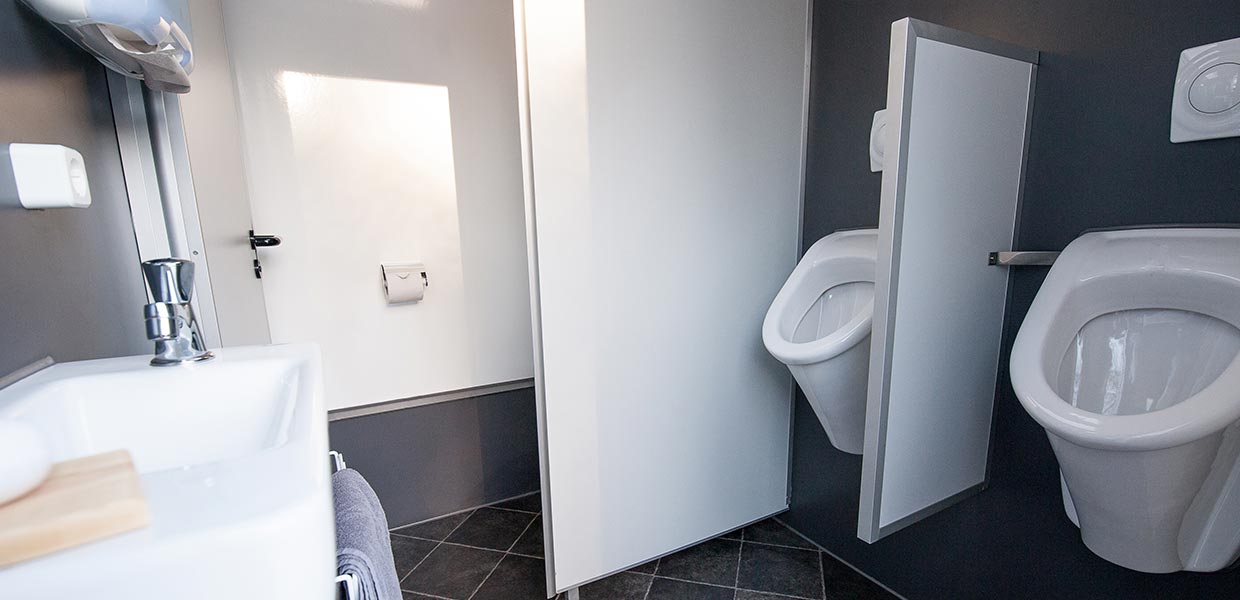 Waschbecken im Toilettenwagen von Lokus on Tour