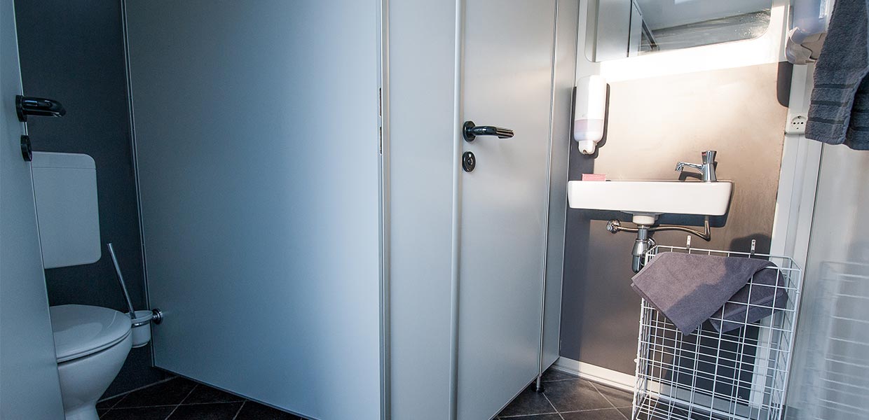 Toilettenwagen von Lokus on Tour vor Ort